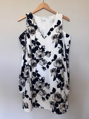 Sugarlips White One-Shoulder Floral Shift Dress